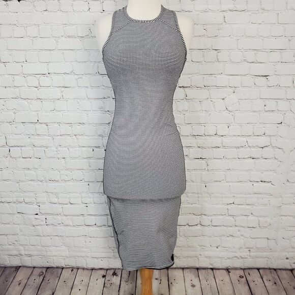 𝅺Lululemon Gingham Dress 2 Picnic play - Picture 2 of 7